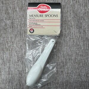 Betty Crocker Vintage 1996 Measuring Spoons Set of 6 White Plastic 16634 New